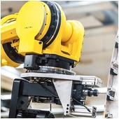 Fanuc M-900iB/700 Palletizing Robot
